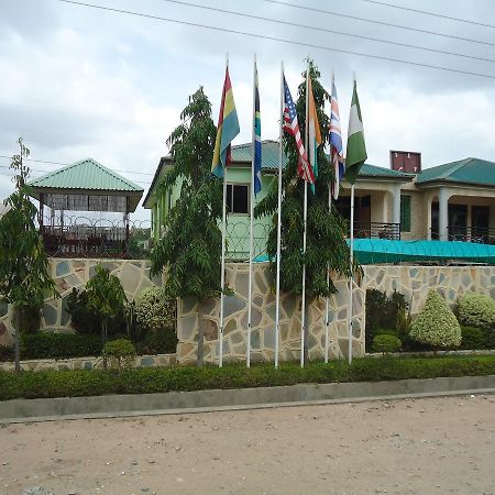Dokua Royal Hotel Kwabenya Dış mekan fotoğraf
