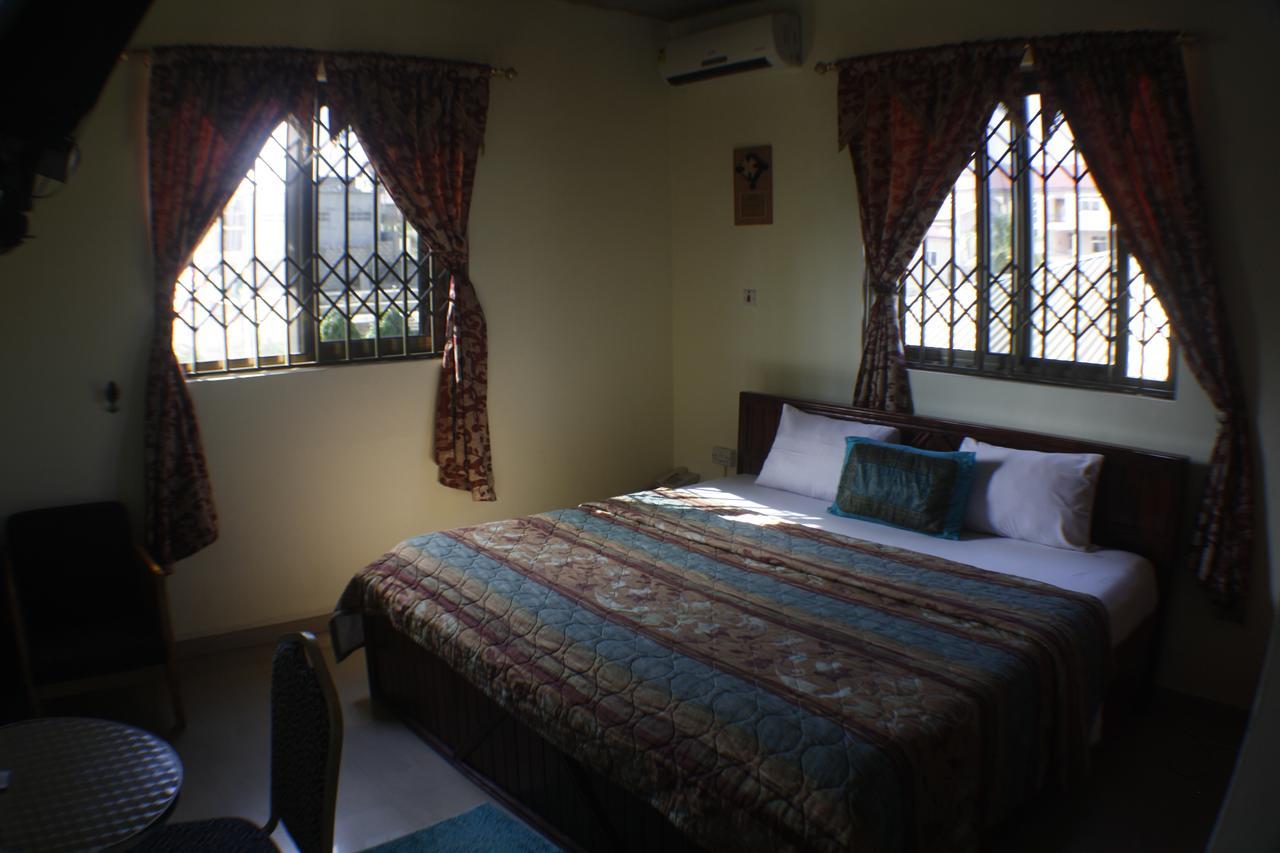 Dokua Royal Hotel Kwabenya Dış mekan fotoğraf