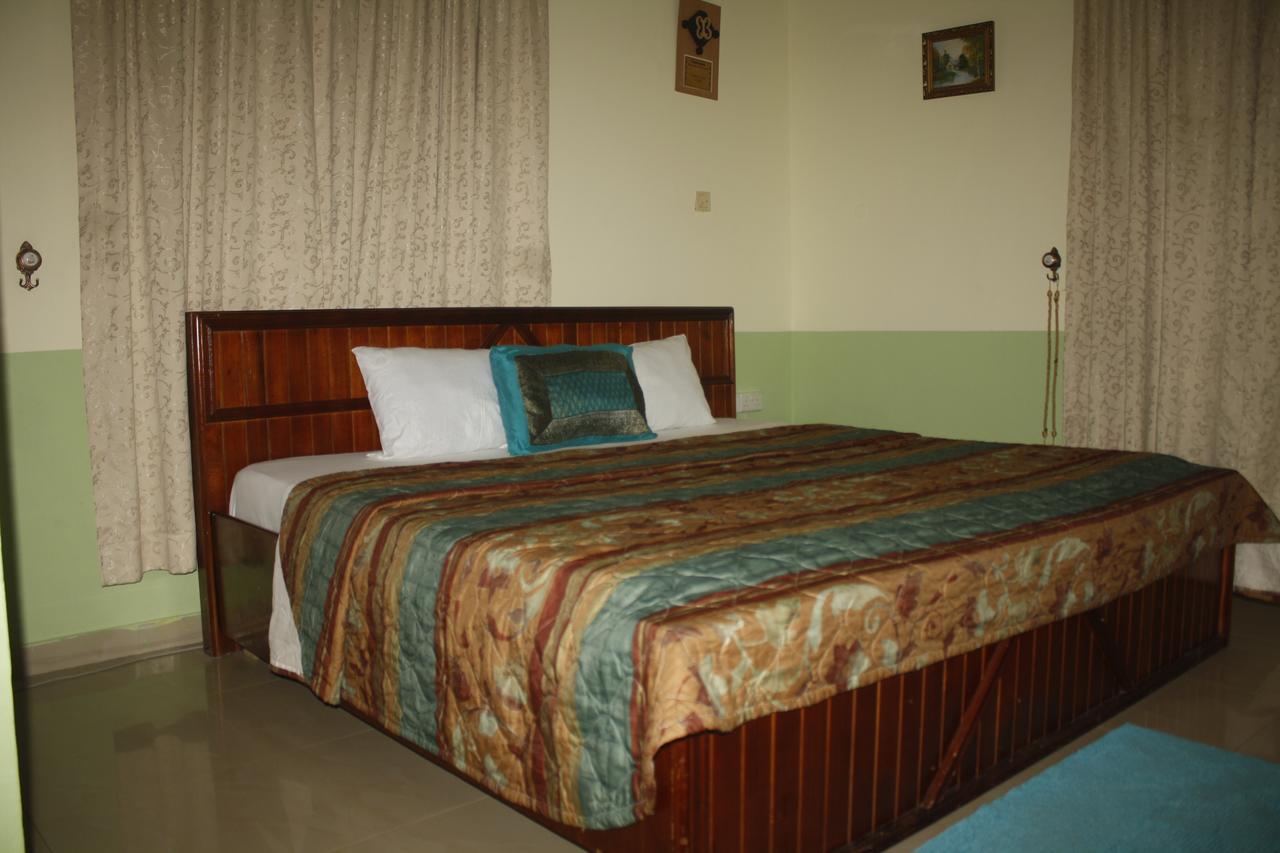 Dokua Royal Hotel Kwabenya Dış mekan fotoğraf