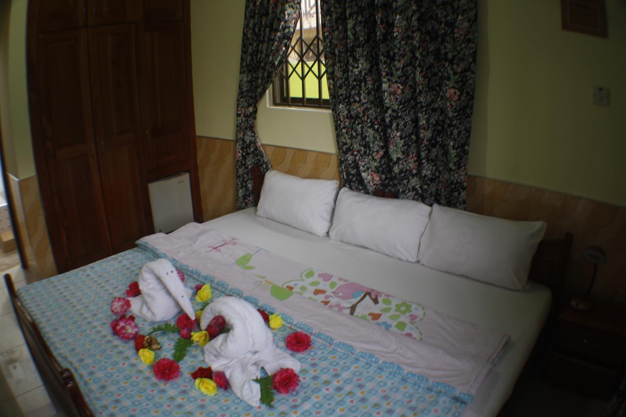 Dokua Royal Hotel Kwabenya Dış mekan fotoğraf