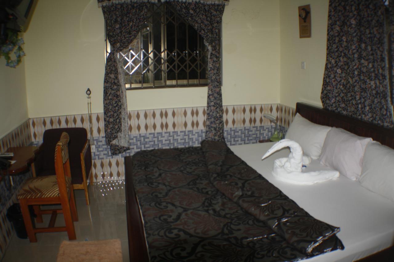 Dokua Royal Hotel Kwabenya Dış mekan fotoğraf