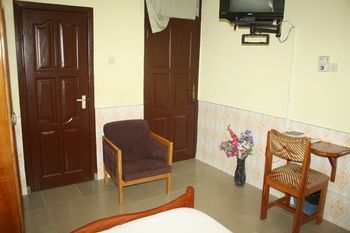 Dokua Royal Hotel Kwabenya Dış mekan fotoğraf