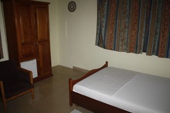 Dokua Royal Hotel Kwabenya Dış mekan fotoğraf